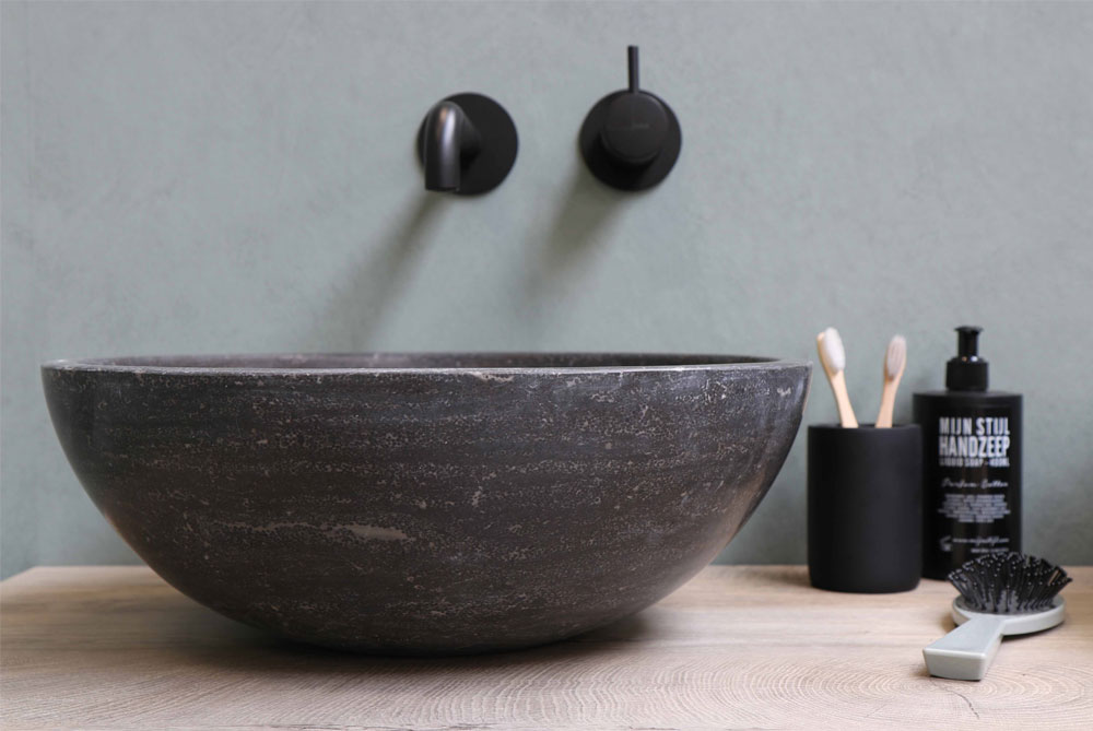 Afbeelding eindresultaat wasbak met kraan badkamer renovatie Bouwbedrijf Matthé B.V.